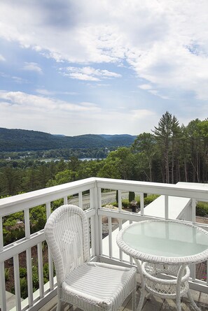 Gordon Ramsey Suite, 1 Queen Bed, Clawfoot tub, Antique show fireplace, Shared balcony with views | Balkong