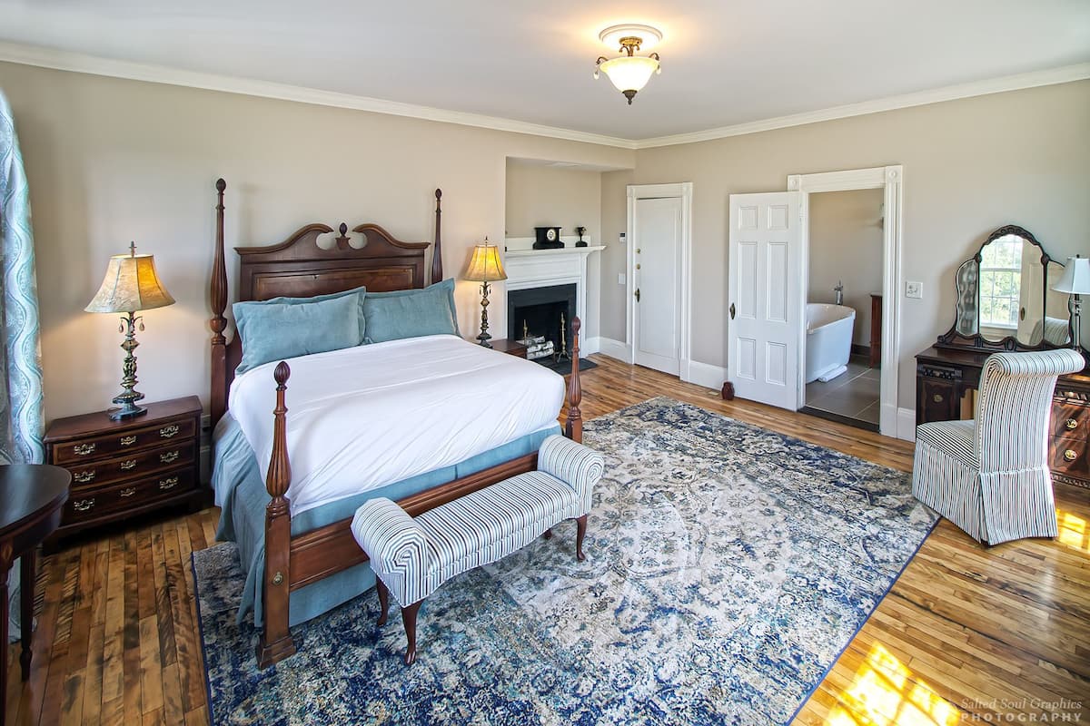 Premium bedding, down duvets, laptop workspace, blackout curtains