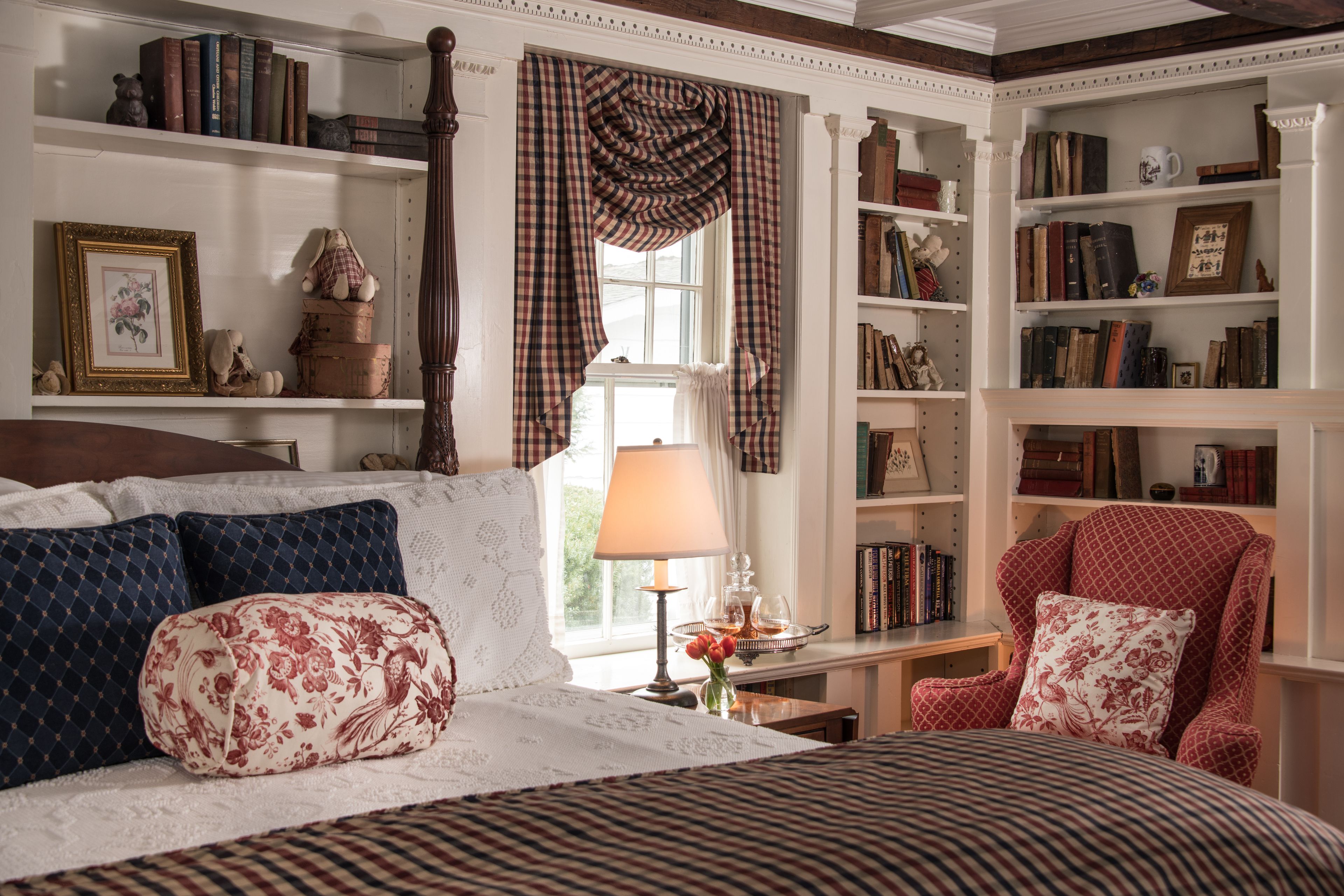 Room, Private Bathroom (Library) | Premium bedding, individually decorated, individually furnished