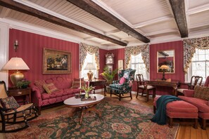 Lobby - The Inn at Ormsby Hill (Manchester Center)