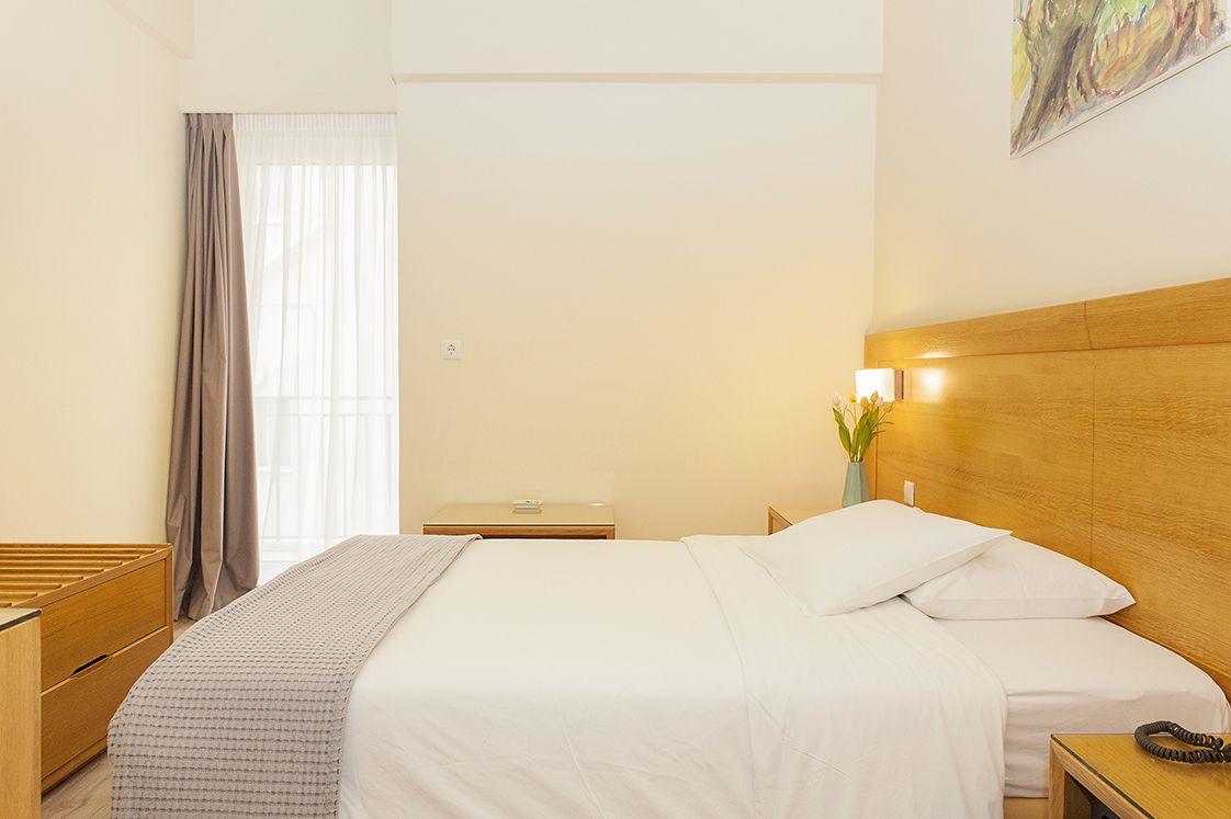 single room | in-room safe, desk, blackout curtains, iron/ironing board