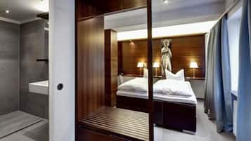 Comfort Double Room | 1 bedroom, premium bedding, down duvets, in-room safe