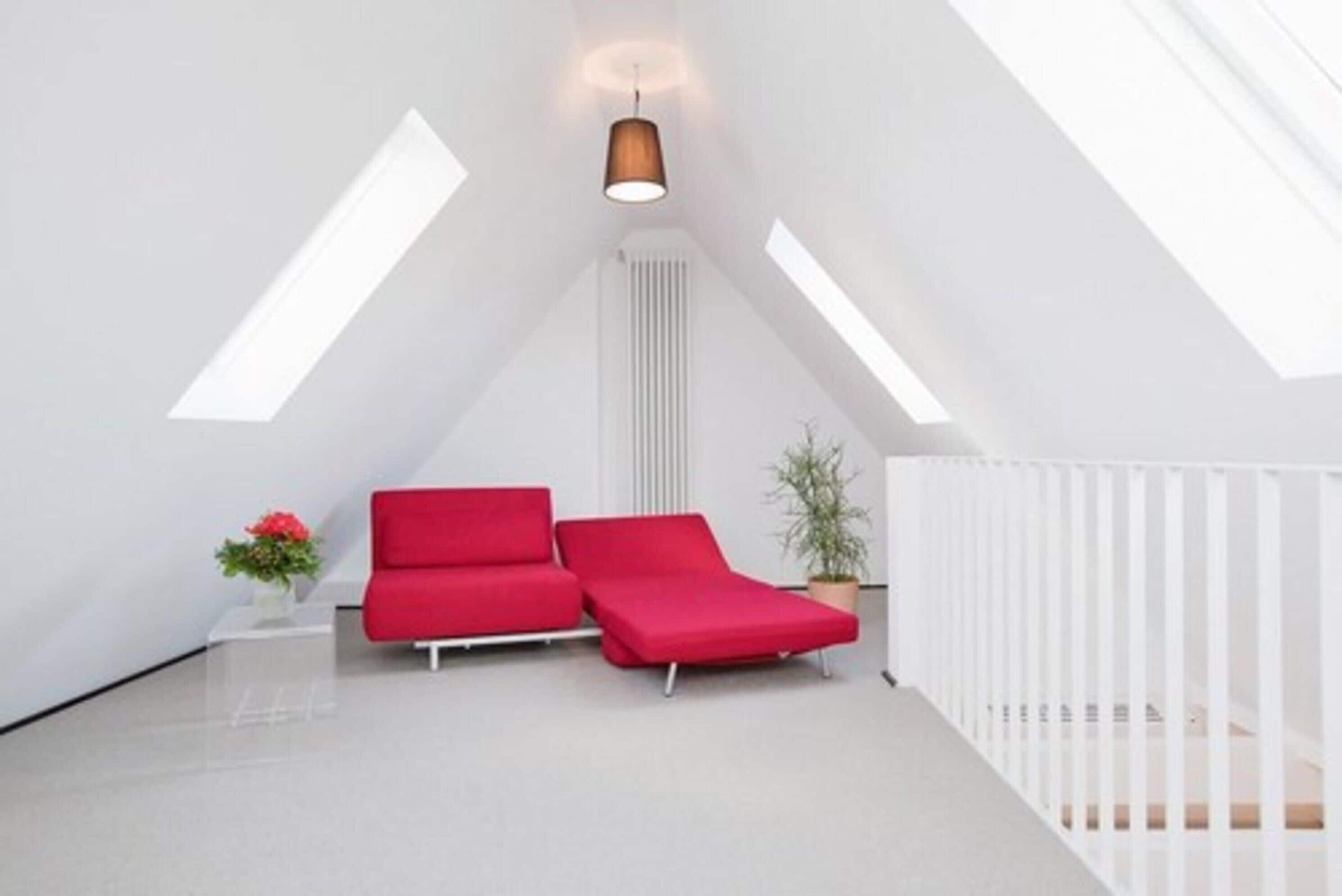 junior suite | living area | 42-cm flat-screen tv with satellite channels, tv