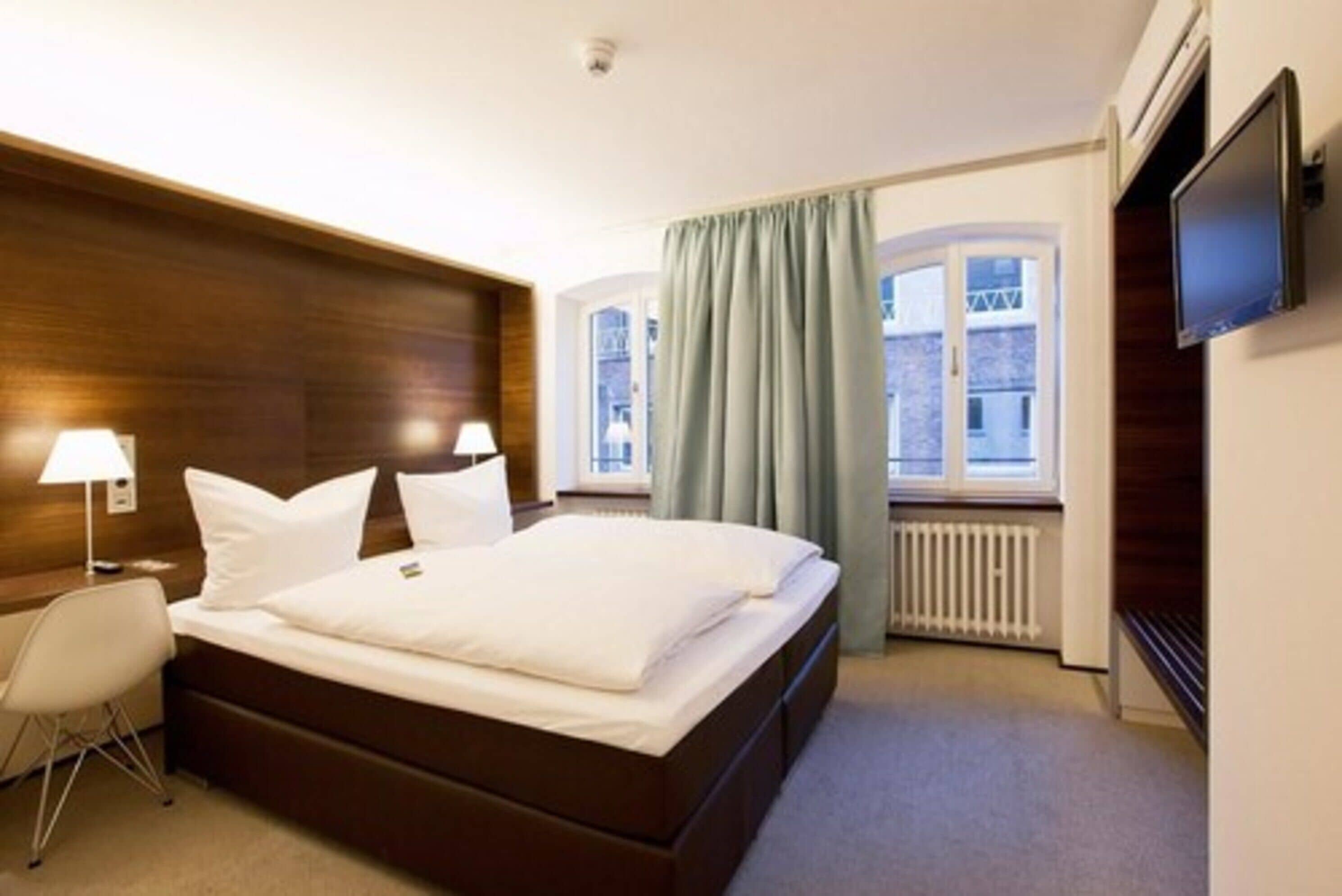 standard double room | 1 bedroom, premium bedding, down duvets, in-room safe