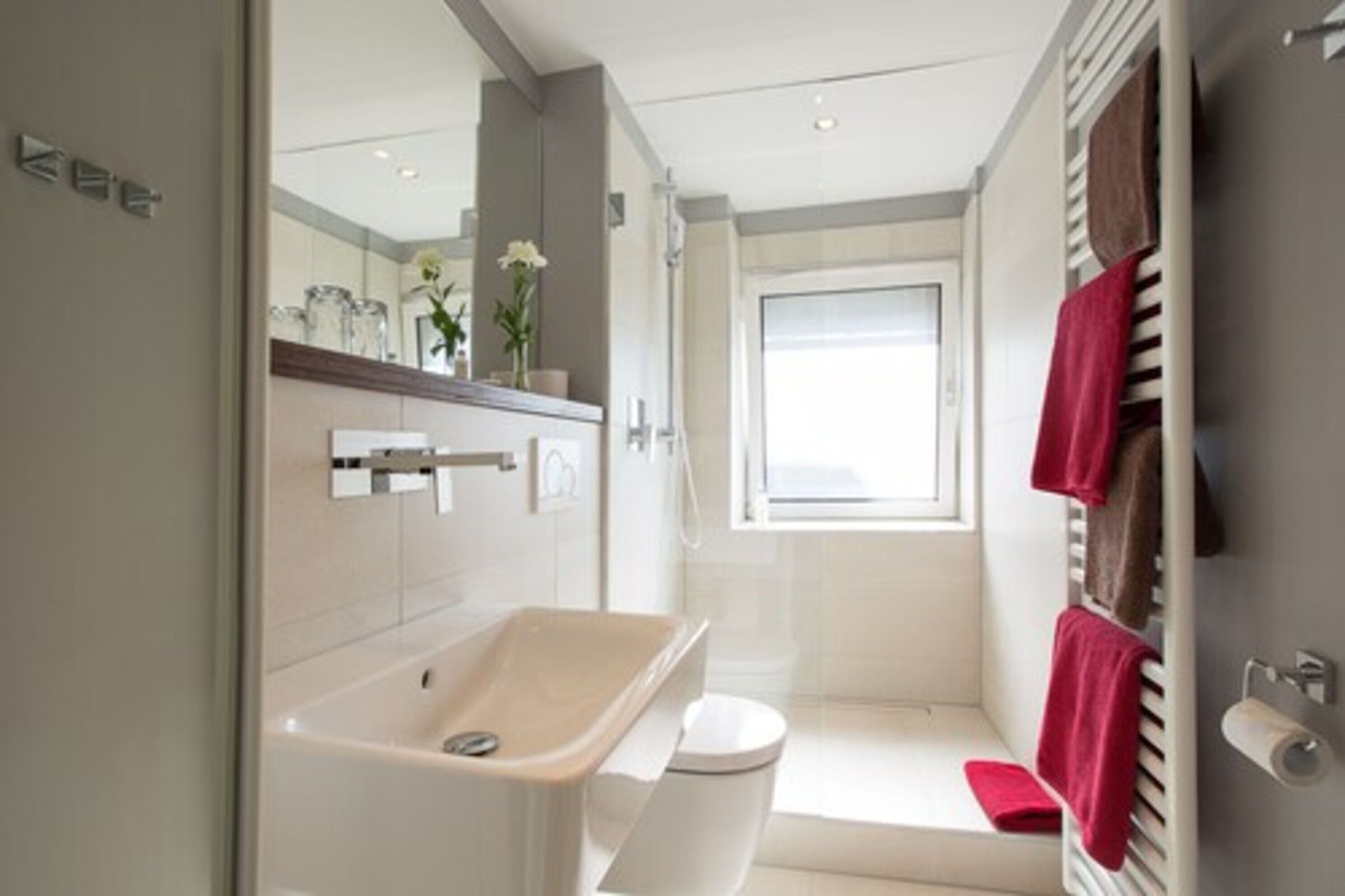 family suite, 2 bedrooms | bathroom shower