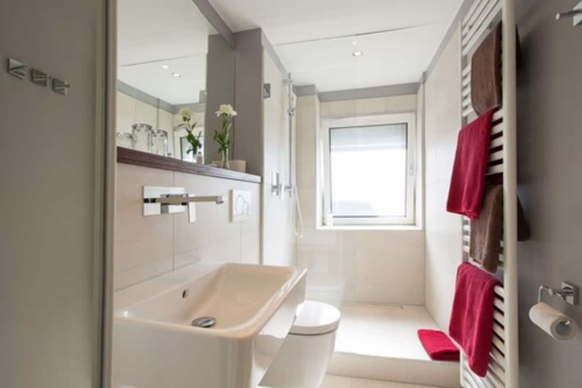 family suite, 2 bedrooms | bathroom shower