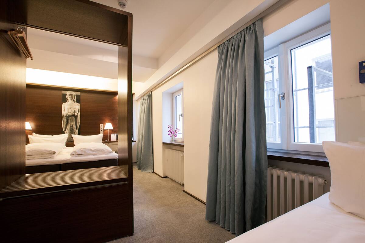 Quarto casal conforto | Roupas de cama premium, edredons de pluma, cofres nos quartos