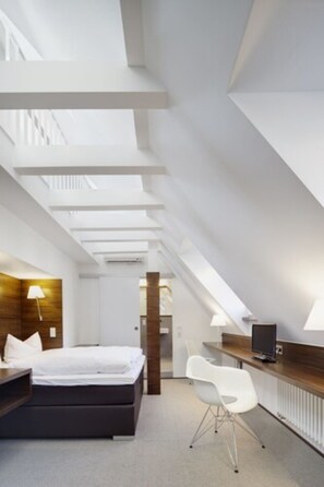 Premium bedding, down comforters, in-room safe, desk - Stern am Rathaus (Cologne)