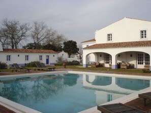 Seasonal outdoor pool, pool umbrellas, pool loungers - Monte da Rosada (Estremoz)