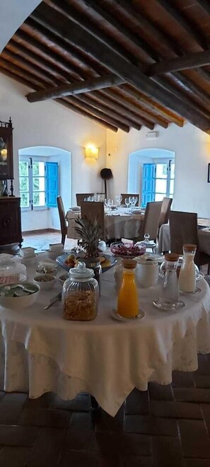 Breakfast buffet - Monte da Rosada (Estremoz)