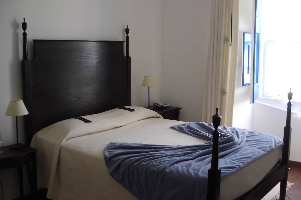 Premium bedding, desk, blackout curtains