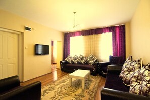 Family Suite | Living room | 82-inch TV with satellite channels - By Pera Suites (Istanbul)