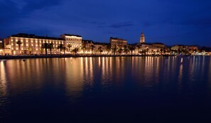 Exterior - Sleep Split (Split)