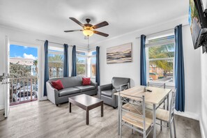 Large Bedroom Apartment Suite | 2 多间卧室、高档床上用品、特色装修、特色家居