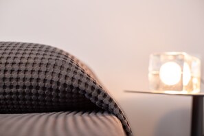 雙人房 | 防敏寢具、羽絨被、��記憶棉床墊、迷你吧