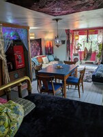 Moroccan Suite | Prémium ágynemű, memóriahabos ágy, egyedi dekoráció és egyedi berendezés