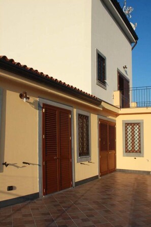 Exterior detail - La Circumetnea B&B (Catania)