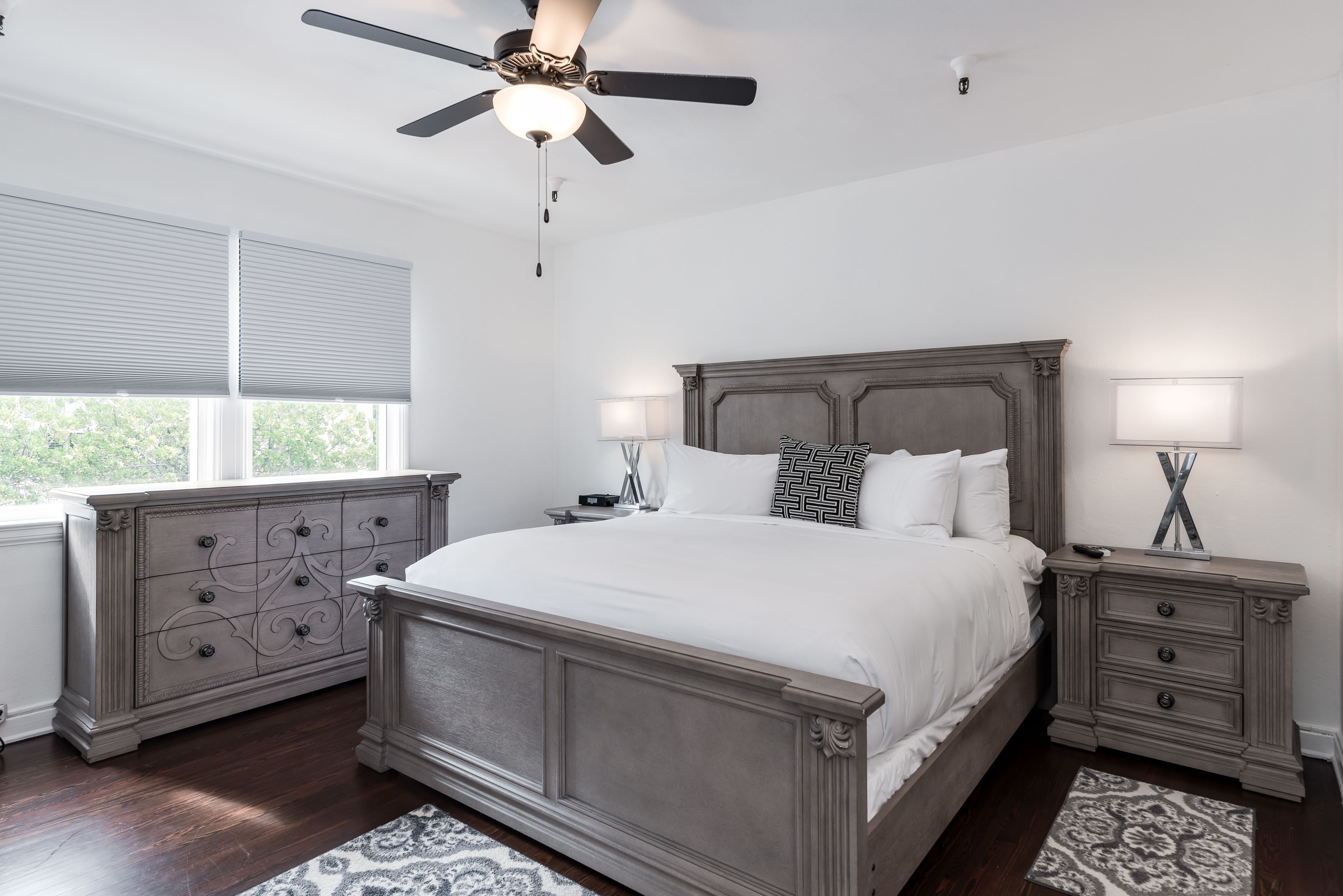 king deluxe | premium bedding, down duvets, pillow-top beds, in-room safe