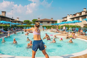 Outdoor pool, pool umbrellas, sun loungers
