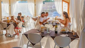 Breakfast, lunch and dinner served