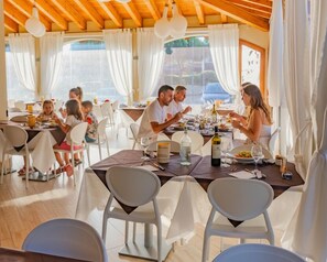 Breakfast, lunch and dinner served - Airone Bianco Residence Village (Comacchio)