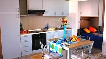 Réfrigérateur, plaque de cuisson, lave-vaisselle