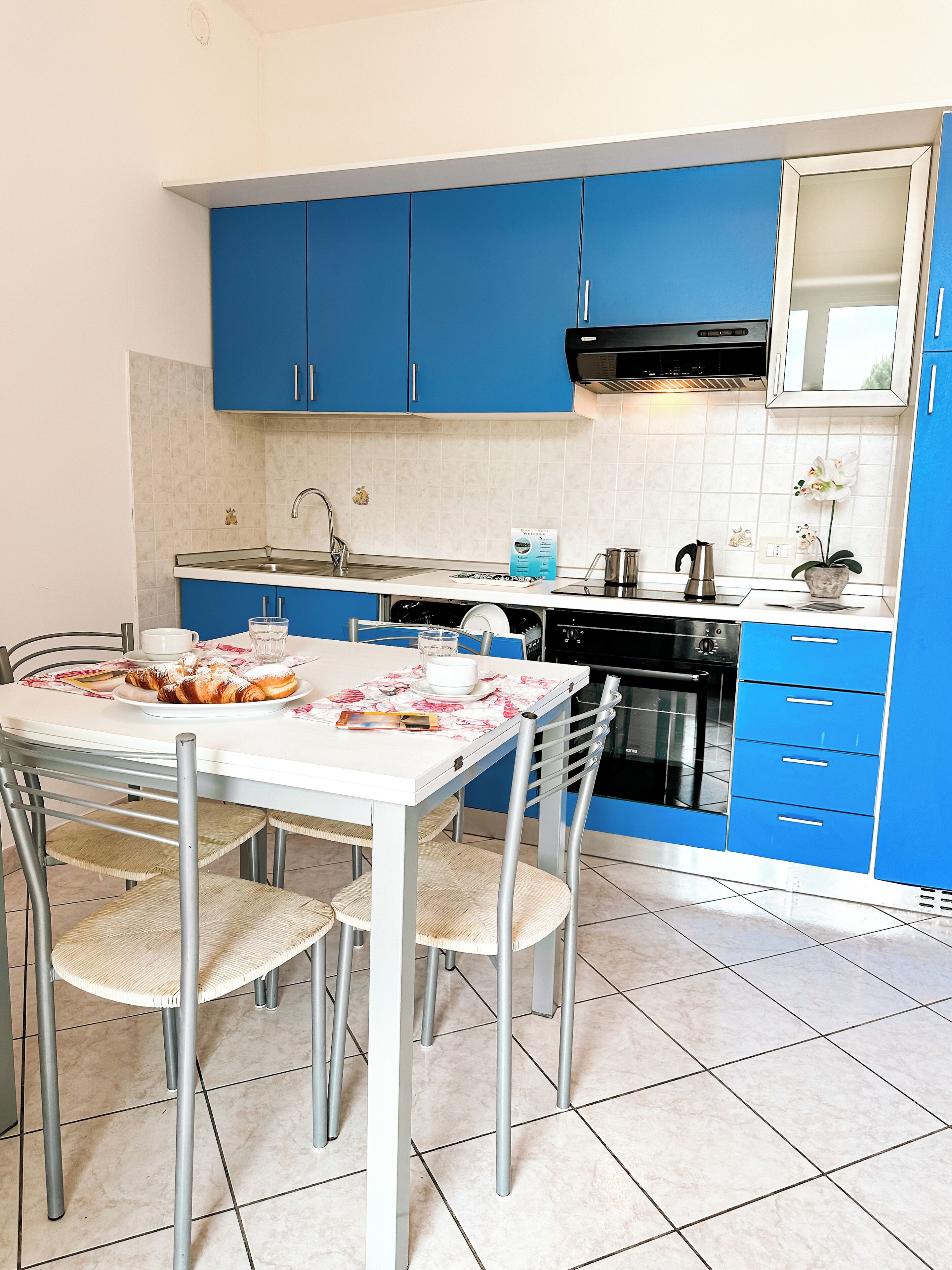 Huoneisto, 1 makuuhuone | Oleskelualue | 19–tuumainen LCD-televisio, jossa satelliittikanavat