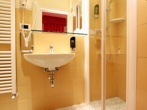 Vòi sen/bồn tắm kết hợp, khăn tắm
