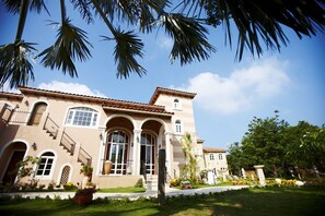 Front of property - My Chateau (Hengchun)