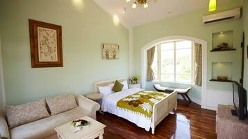 Double Room, 1 Double Bed, Garden Area | Premium bedding, individually decorated, desk, soundproofing