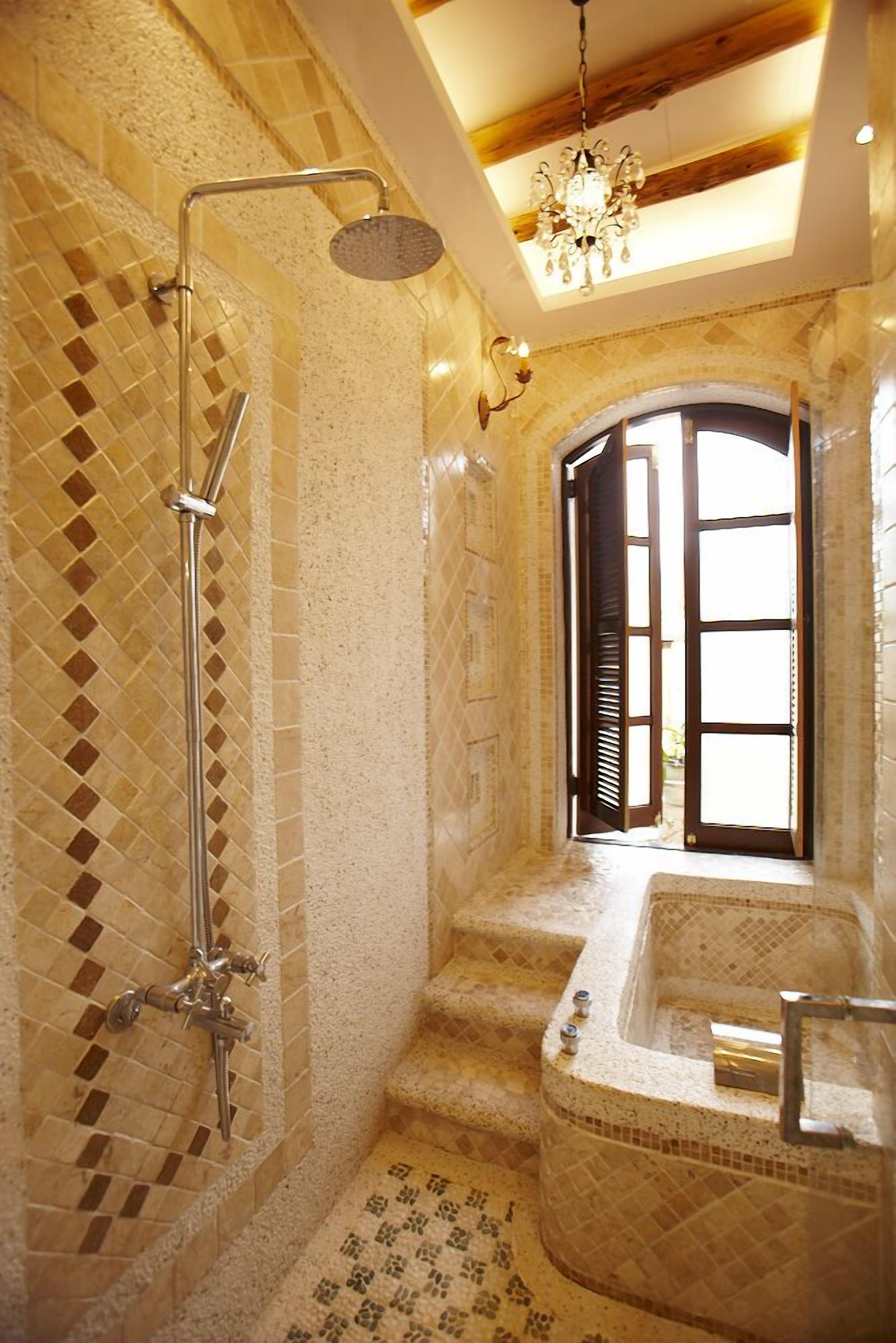 comfort quadruple room, 2 double beds, garden area | bathroom | separate bathtub and shower, deep-soaking bathtub, towels, shampoo