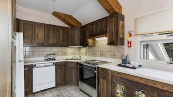 Individually decorated, blackout curtains, iron/ironing board, free WiFi