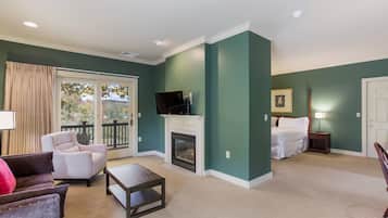 Suite, 1 King Bed, Accessible, Non Smoking | Individually decorated, blackout drapes, iron/ironing board, free WiFi