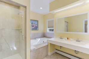 Suite, 1 King Bed, Non Smoking | Bathroom