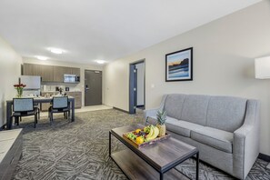 1 bedroom, hypo-allergenic bedding, pillowtop beds, desk - Comfort Inn & Suites Pacific - Auburn (Pacific)