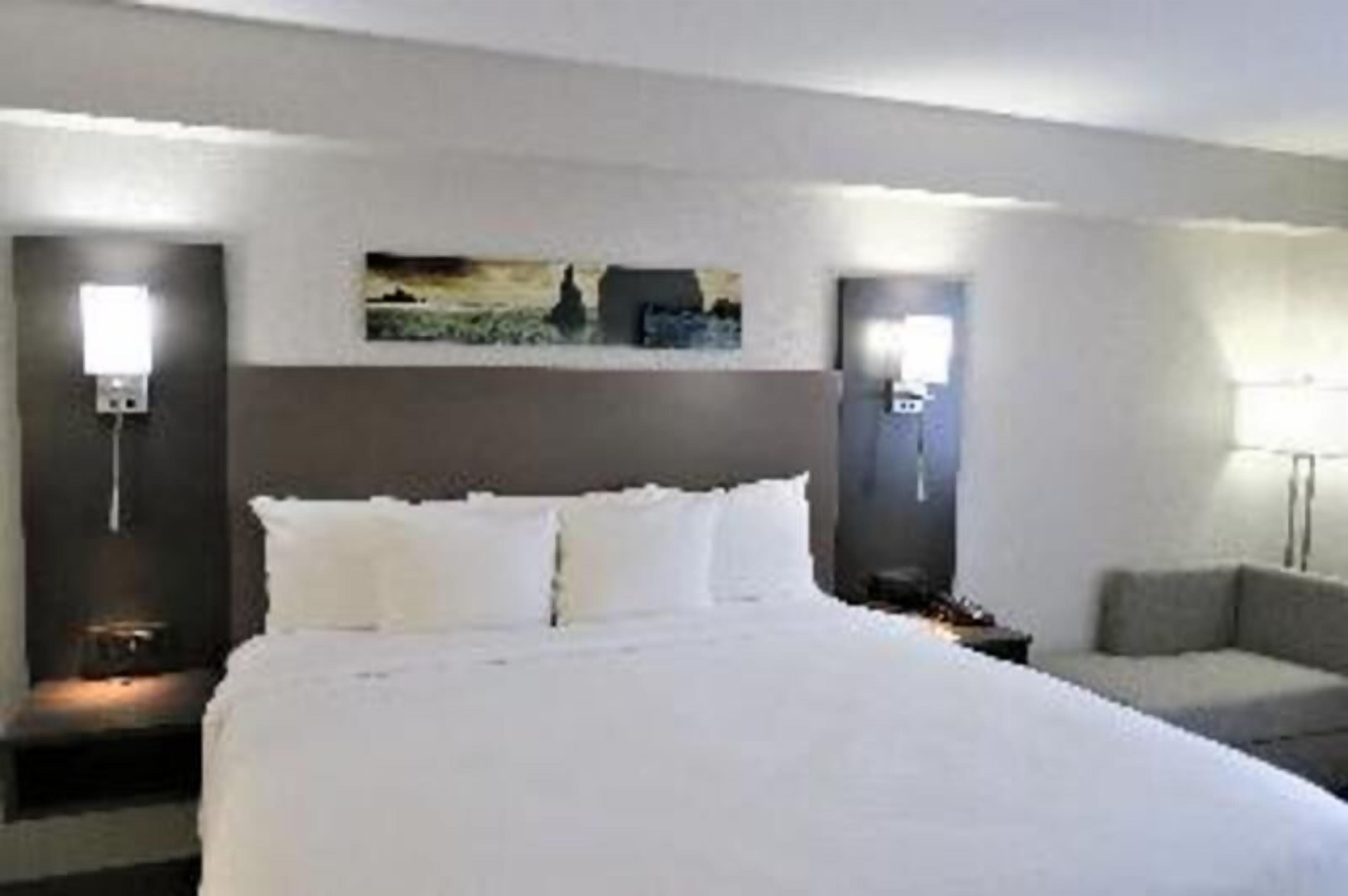 1 bedroom, hypo-allergenic bedding, pillowtop beds, desk