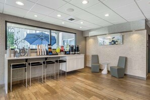 Café da manhã com buffet grátis todos os dias