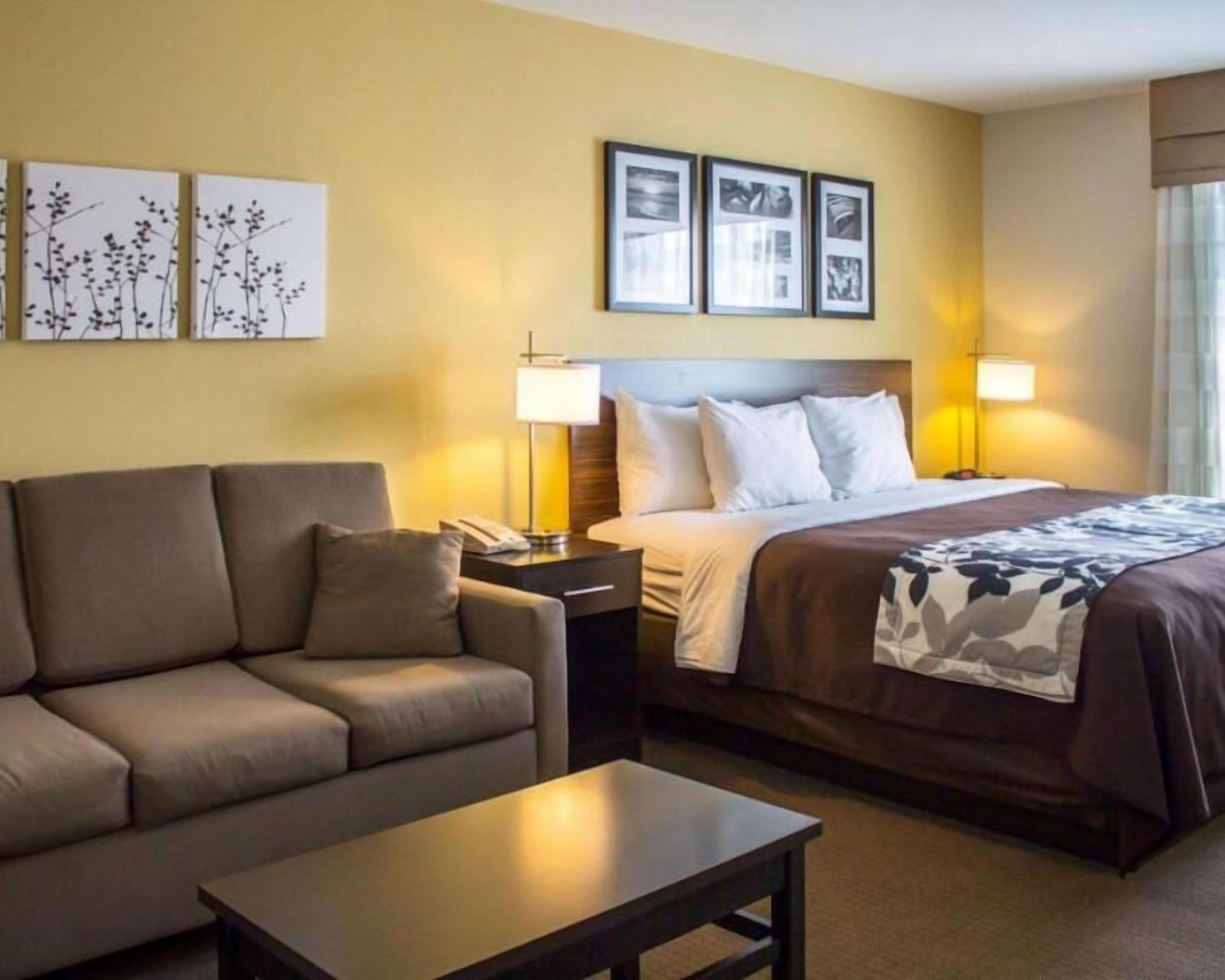 Premium bedding, in-room safe, desk, laptop workspace