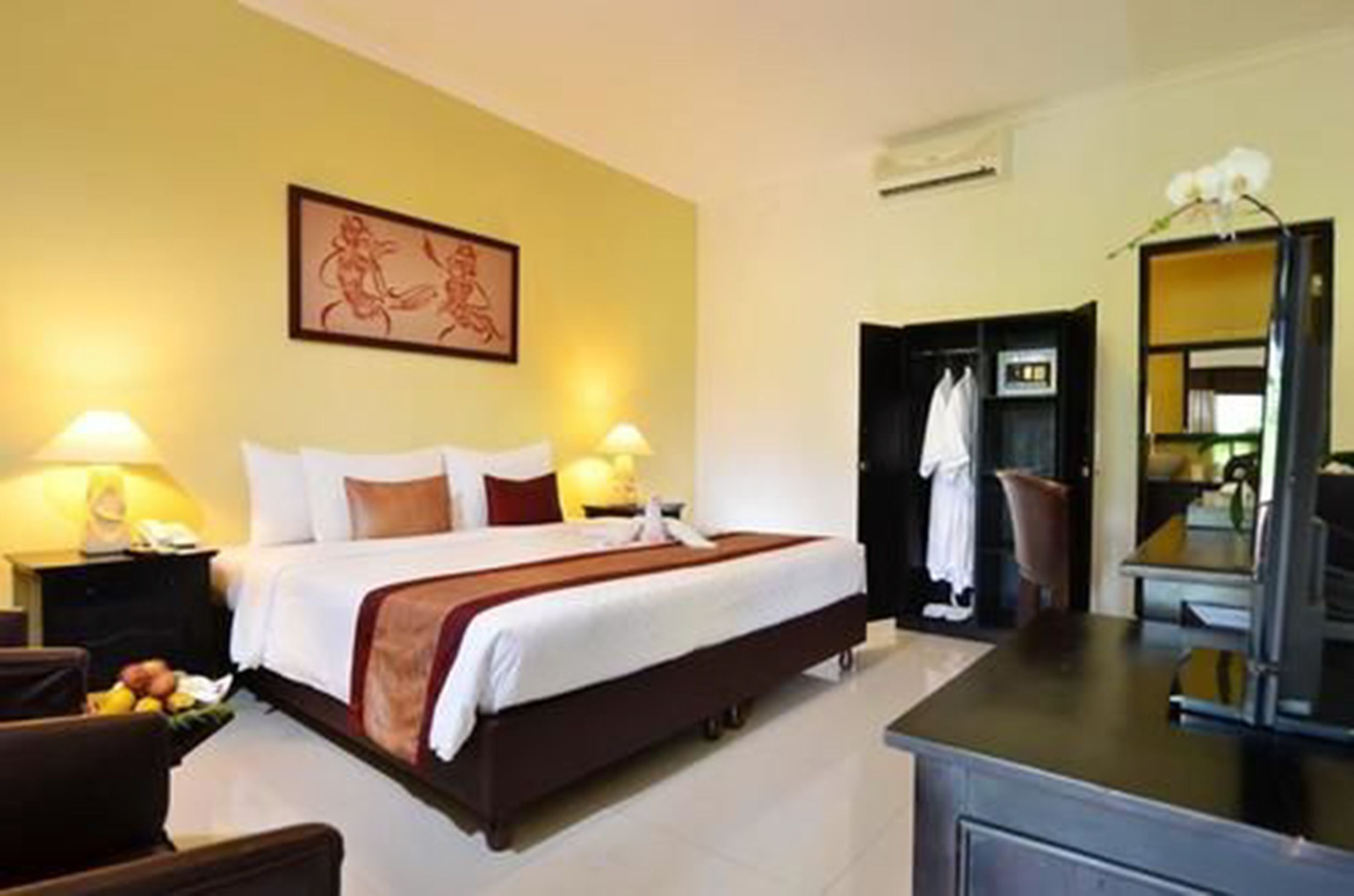 Coffre-fort, bureau, accès au Wi-Fi (inclus), literie fournie