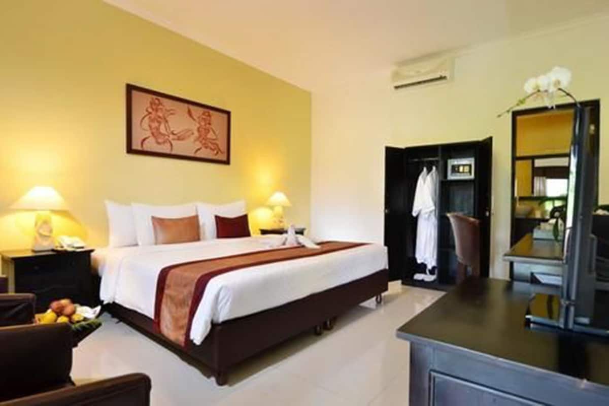 In-room safe, desk, free WiFi, bed sheets