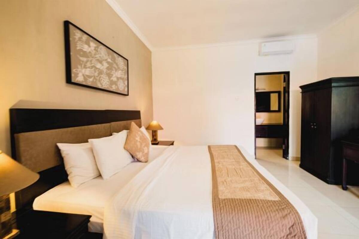 In-room safe, desk, free WiFi, bed sheets