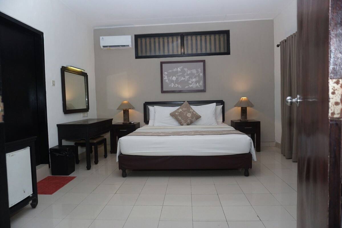 In-room safe, desk, free WiFi, bed sheets