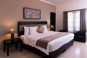 Chambre Deluxe (Super Deluxe Room) | Coffre-fort, bureau, accès au Wi-Fi (inclus), literie fournie