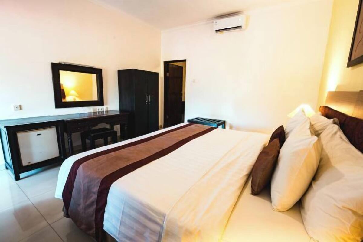 In-room safe, desk, free WiFi, bed sheets