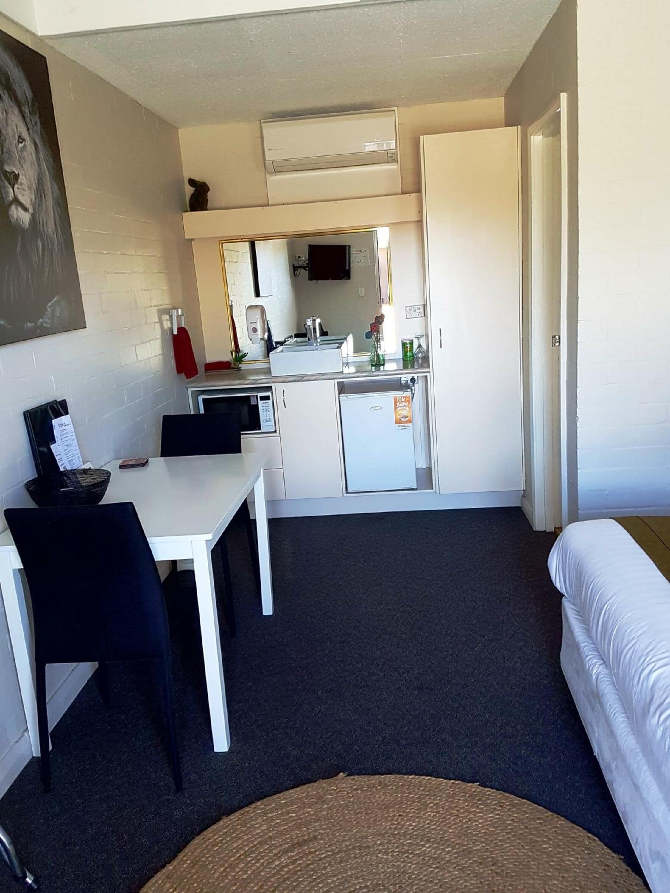 Standard Room, 1 Queen Bed | Blackout drapes, iron/ironing board, free WiFi, bed sheets