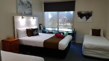 Cortinas blackout, tabla de planchar con plancha y wifi gratis