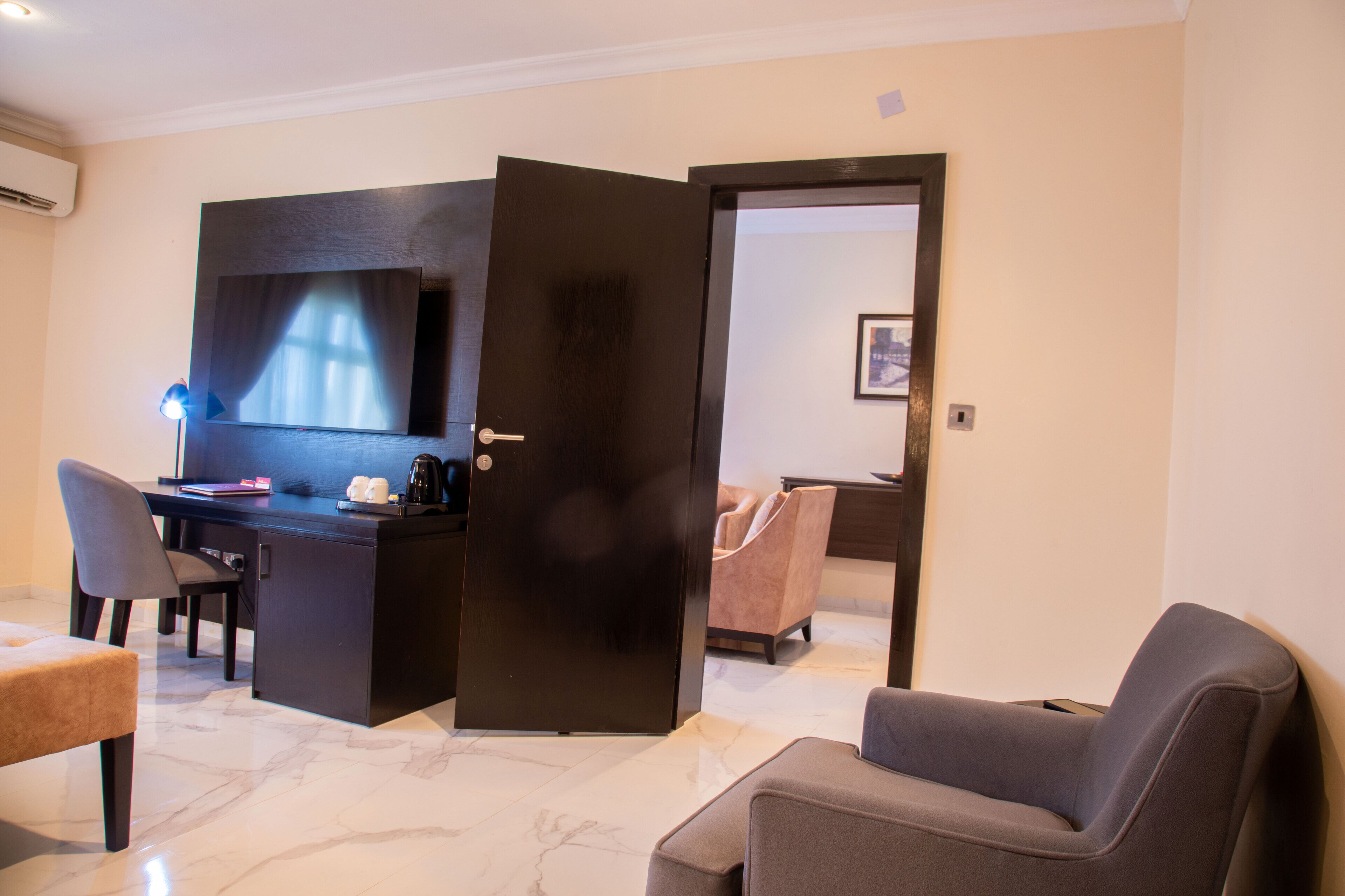 executive room, 1 king bed | in-room safe, free wifi