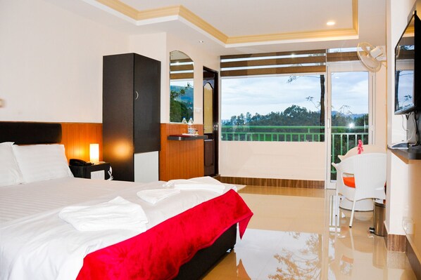 Double Room, Balcony | In-room safe, individually furnished, desk, WiFi