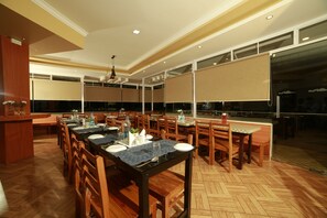 Dining - Sunvalley Homestay (Coonoor)