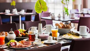 Frühstück, Mittagessen, Abendessen, internationale Küche